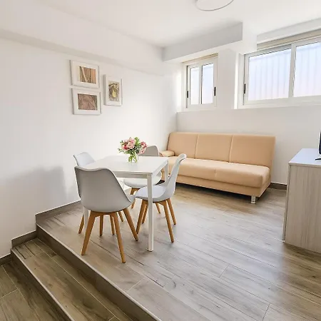 アパート Suite1925 *